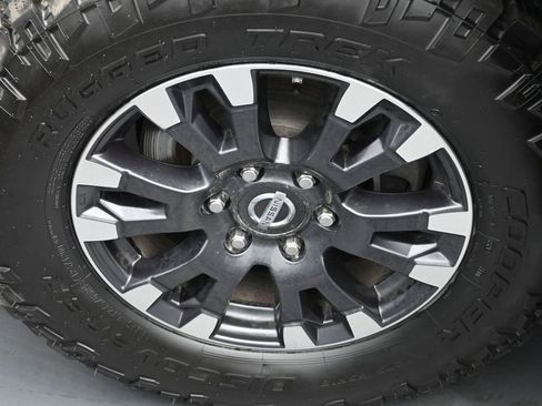 Used 2018 Nissan Titan PRO-4X w/ Pro-4x Convenience Package AWD/4WD image 19