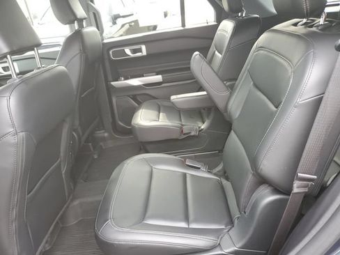 Used 2022 Ford Explorer XLT w/ Equipment Group 202A AWD/4WD image 13