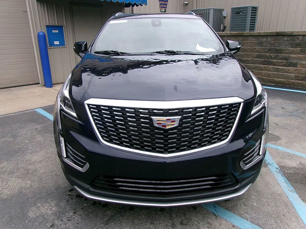 Used 2021 Cadillac XT5 Premium Luxury w/ LPO, Floor Liner Package AWD/4WD image 4
