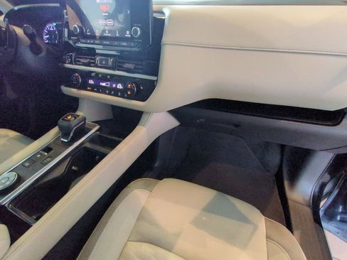 Used 2022 Nissan Pathfinder SV image 23