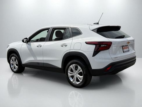 Used 2026 Chevrolet Trax LS FWD image 4