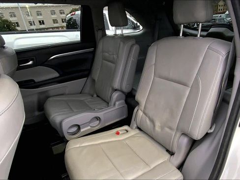 Used 2017 Toyota Highlander Limited Platinum image 20