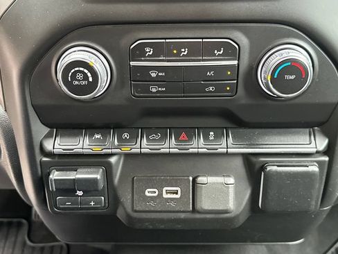Used 2023 Chevrolet Silverado 1500 Custom AWD/4WD image 31
