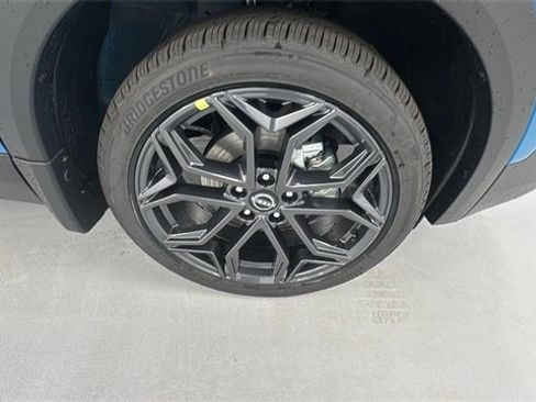 New 2026 Nissan Kicks SR w/ Cold Weather Package image 9