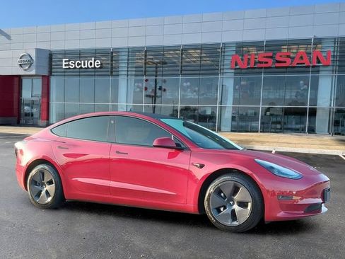 Used 2023 Tesla Model 3 Standard Range RWD image 1