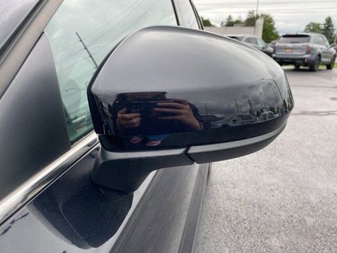 New 2025 Volkswagen Taos SE image 15