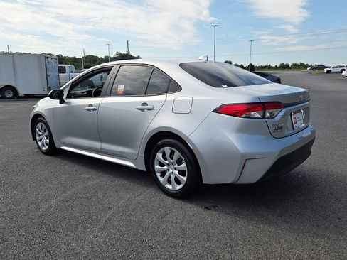 Used 2025 Toyota Corolla LE FWD image 9