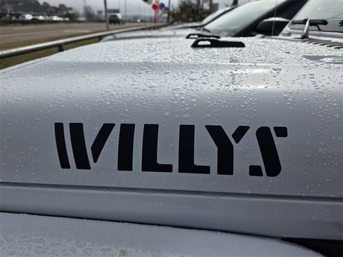 Used 2023 Jeep Gladiator Willys image 3