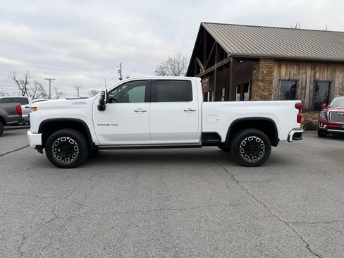 Used 2021 Chevrolet Silverado 2500 High Country image 3