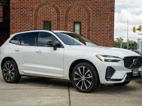 Used 2024 Volvo XC60 B5 Plus w/ Protection Package Premier AWD/4WD image 3