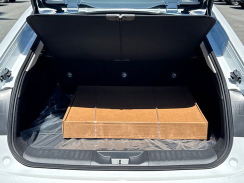 New 2027 Toyota Prius Limited FWD image 9