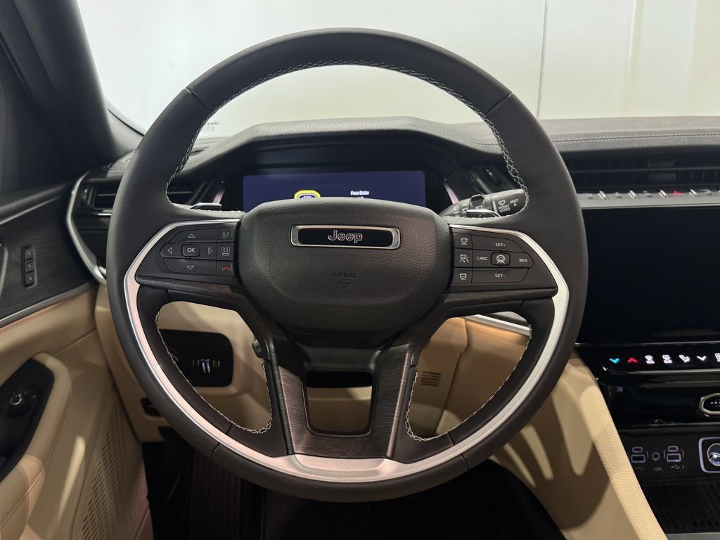New 2026 Jeep Grand Cherokee Limited w/ Luxury Tech Group II AWD/4WD image 4