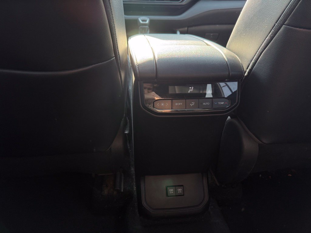 Used 2021 Toyota Highlander XSE FWD image 26