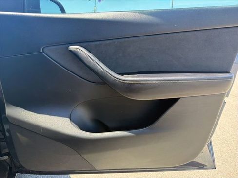 Used 2022 Tesla Model Y Performance AWD/4WD image 11