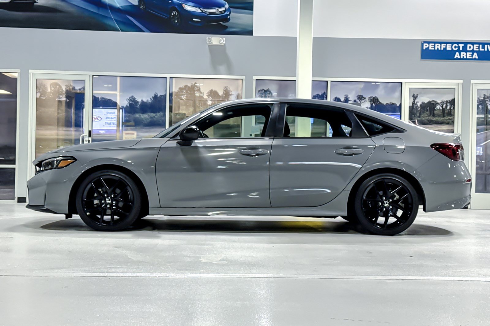 Used 2025 Honda Civic Sport image 2