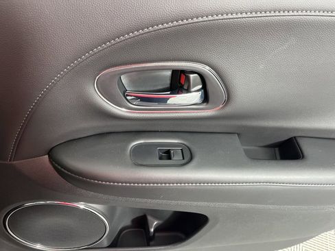 Used 2020 Honda HR-V Touring image 21