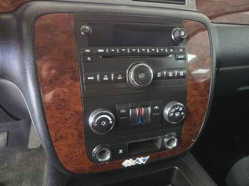 Used 2011 Chevrolet Avalanche LS image 18