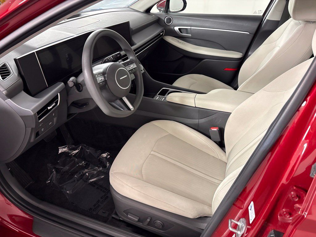 Used 2025 Hyundai Sonata SEL FWD image 25