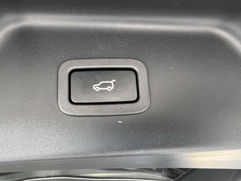 Used 2019 Land Rover Range Rover HSE image 12