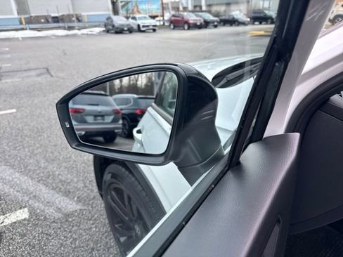 Certified 2023 Volkswagen Tiguan SE R-Line image 15