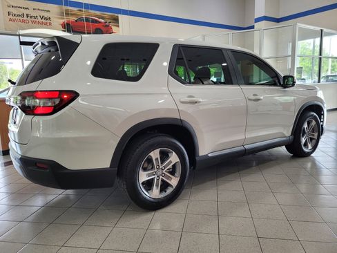 New 2025 Honda Pilot EX-L image 4