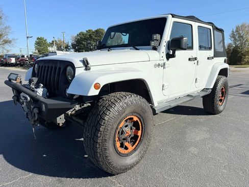 Used 2017 Jeep Wrangler Unlimited Sahara image 3