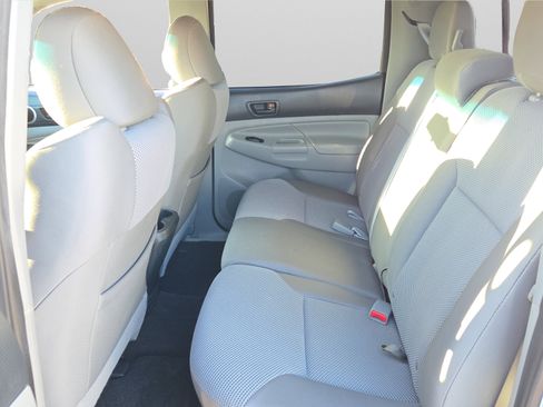 Used 2014 Toyota Tacoma PreRunner image 12