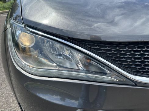 Used 2018 Chrysler Pacifica Touring Plus w/ Tire & Wheel Group FWD image 31