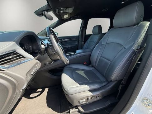 Used 2024 Buick Enclave Premium AWD/4WD image 9