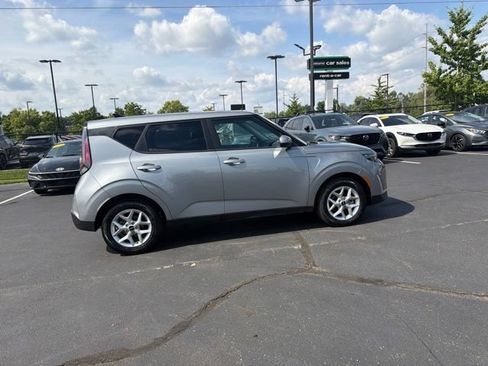Used 2025 Kia Soul LX w/ LX Technology Package FWD image 6