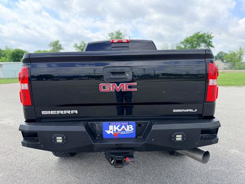 Used 2016 GMC Sierra 2500 Denali w/ Duramax Plus Package AWD/4WD image 4