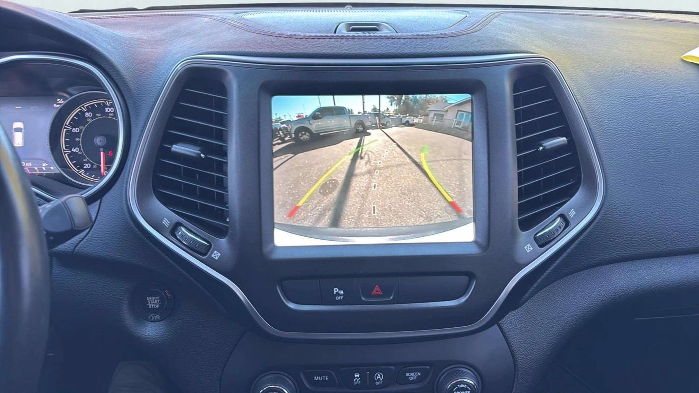 Used 2019 Jeep Cherokee Trailhawk AWD/4WD image 12
