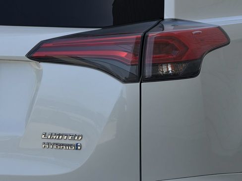Used 2018 Toyota RAV4 Limited w/ Advanced Technology Package AWD/4WD image 11