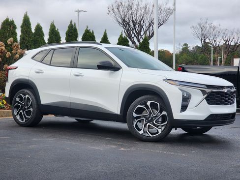 New 2026 Chevrolet Trax RS w/ Sunroof Package image 2
