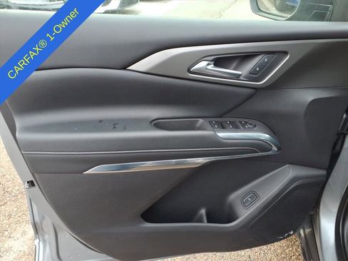 Used 2025 Chevrolet Traverse LT image 14