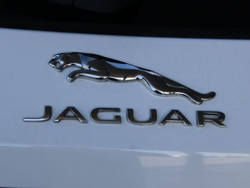 Used 2019 Jaguar F-PACE Premium image 22