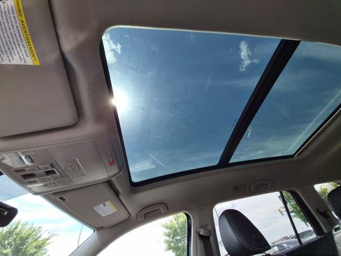 Used 2023 Volkswagen Atlas SE w/ Panoramic Sunroof Package AWD/4WD image 19