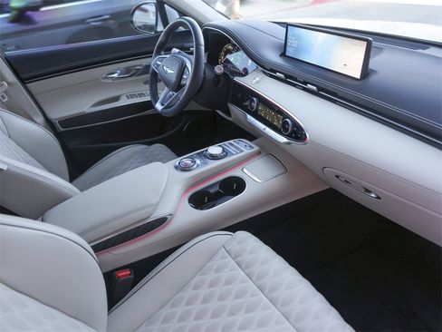 Used 2025 Genesis GV70 3.5T Sport w/ Sport Prestige Package image 38