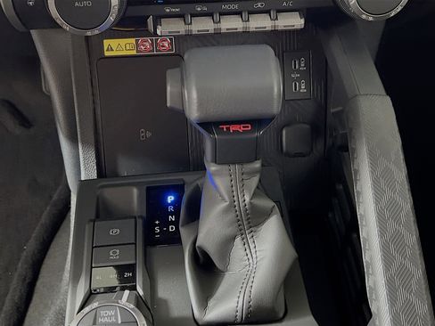 Used 2025 Toyota 4Runner TRD Off-Road AWD/4WD image 24