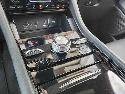 Used 2023 Jeep Grand Cherokee Overland w/ Luxury Tech Group IV AWD/4WD image 12