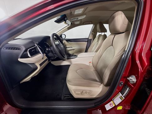 Used 2018 Toyota Camry LE FWD image 16
