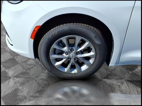 New 2026 Chrysler Pacifica Select image 12
