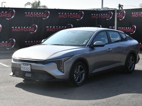 Used 2025 Kia K4 LXS image 3