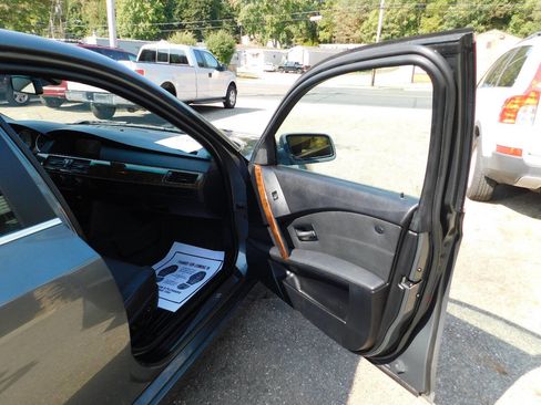 Used 2007 BMW 525xi Sedan image 18