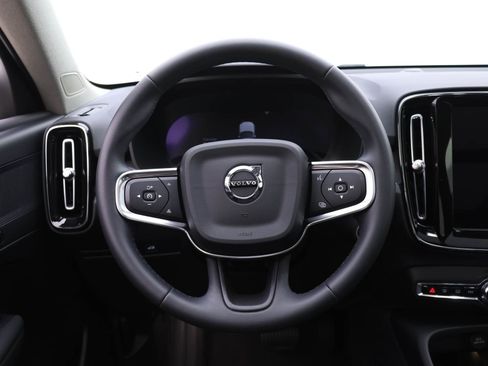 Certified 2024 Volvo XC40 B5 Plus image 17