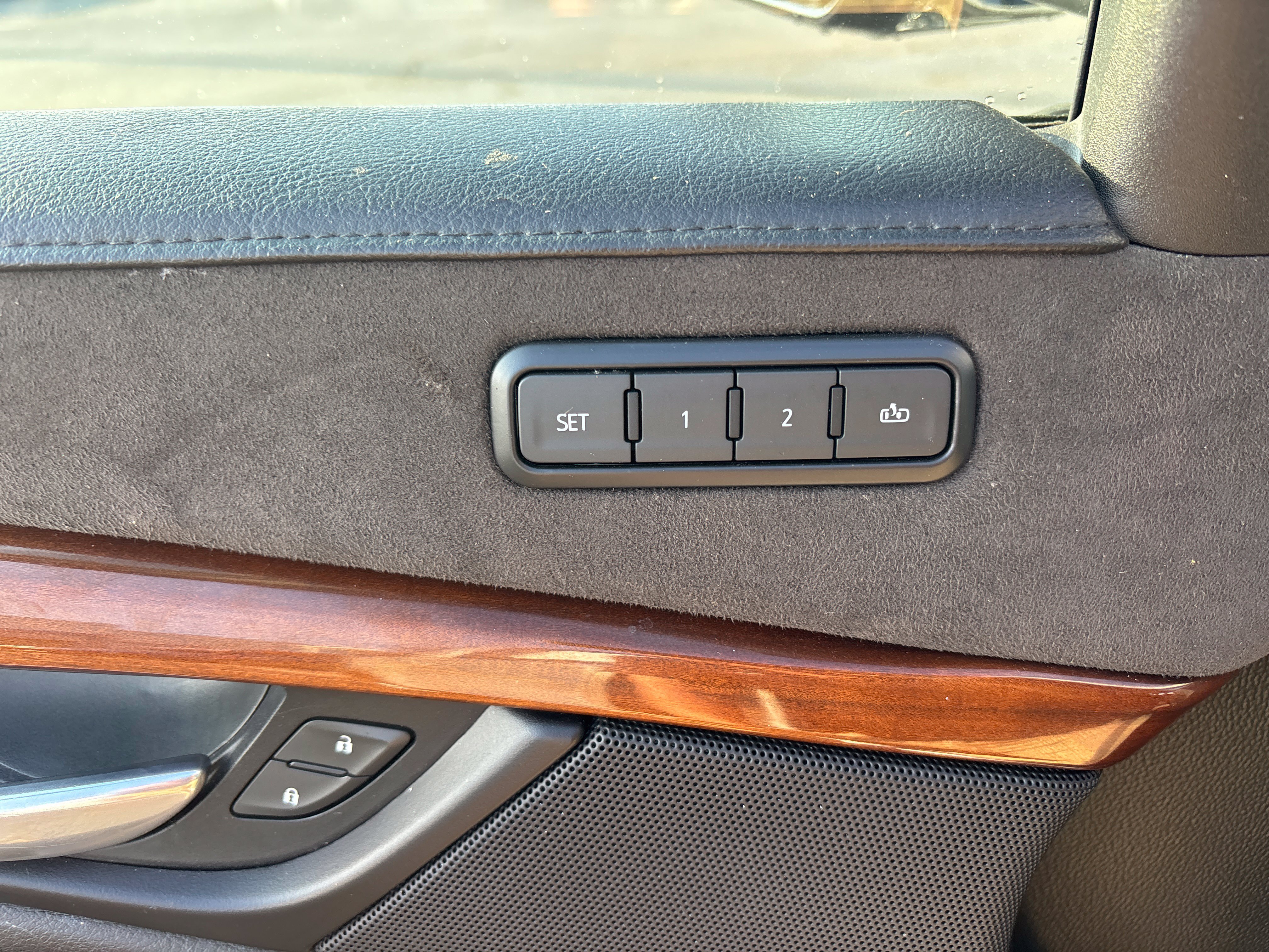 Used 2019 Cadillac Escalade ESV Luxury AWD/4WD image 15