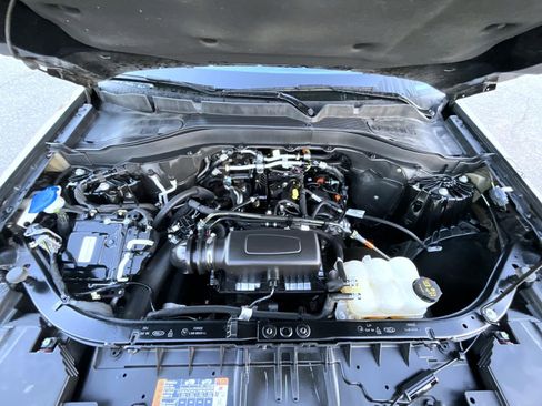 Used 2023 Ford Explorer XLT image 26