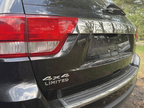 Used 2012 Jeep Grand Cherokee Limited AWD/4WD image 7