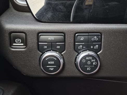 Certified 2022 GMC Sierra 1500 SLT w/ SLT Convenience Package image 19