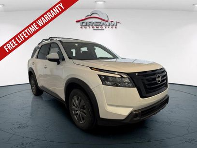 New 2025 Nissan Pathfinder SV w/ Black Appearance Package